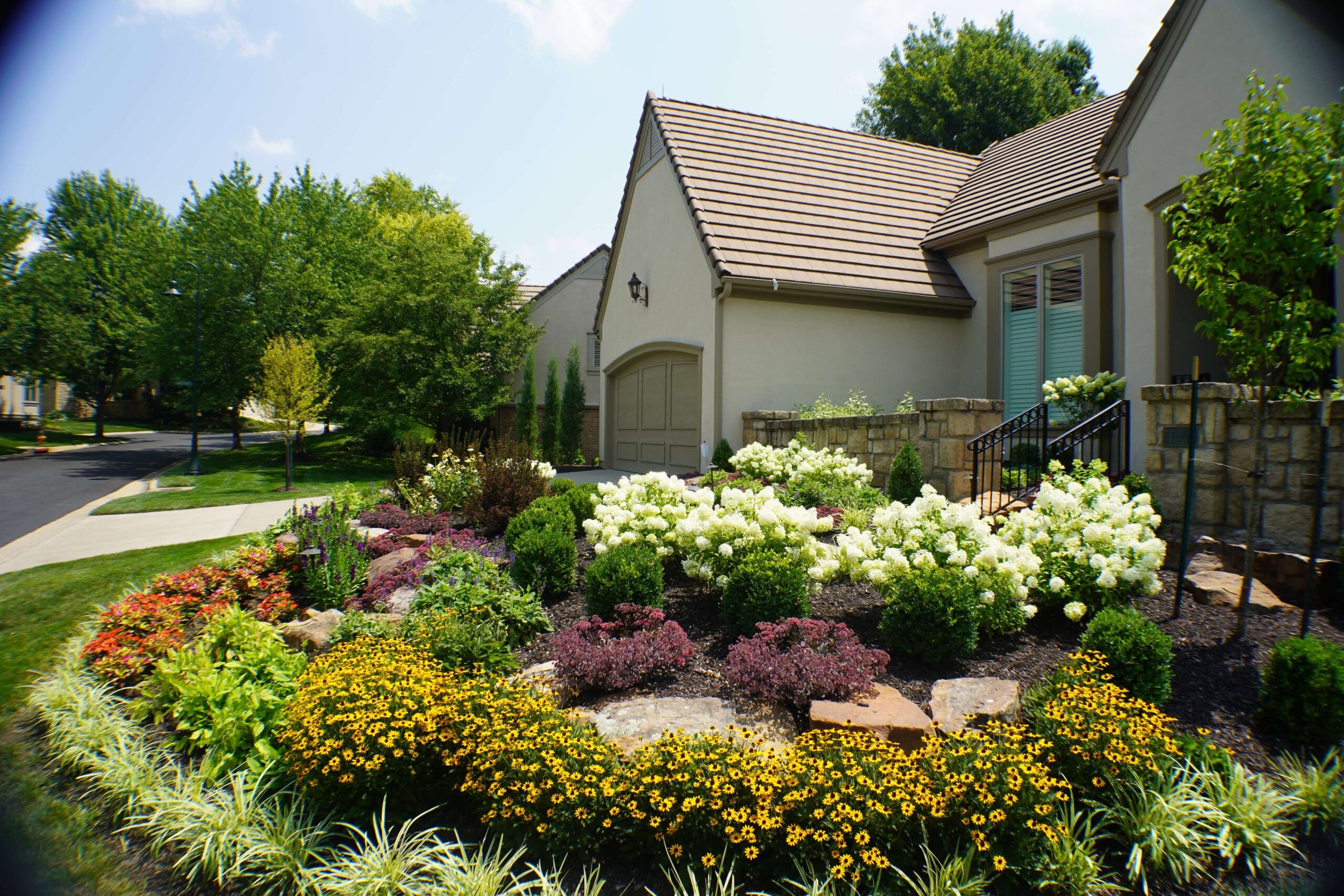 5 Common Landscape Styles: Choosing the Right Look for Your Yard
